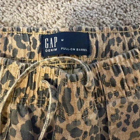Gap Leopard Print Barrel Jeans - Picture 3 of 5